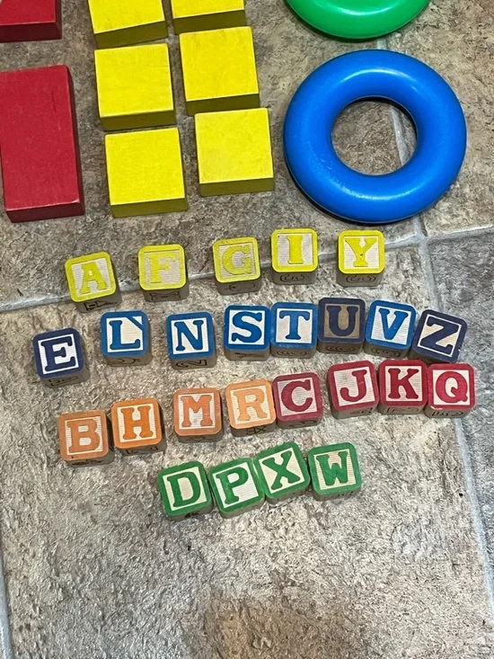 Vtg-ABC & Shape Blocks - Stackable Rings - Picture 11 of 15